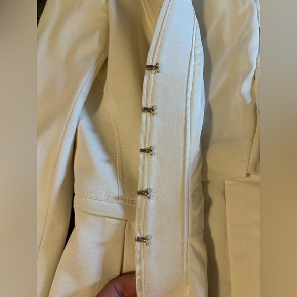 White House Black Market Cream Blazer - Picture 3 of 11
